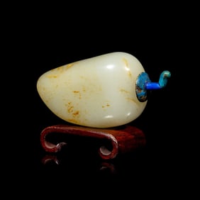 A Chinese Jade Pebble-Form Snuff Bottle, 18th/19th Century 清中期 白玉