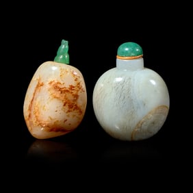 Two Chinese Jade Snuff Bottles, 18th-19th Century 清中期 白玉及&