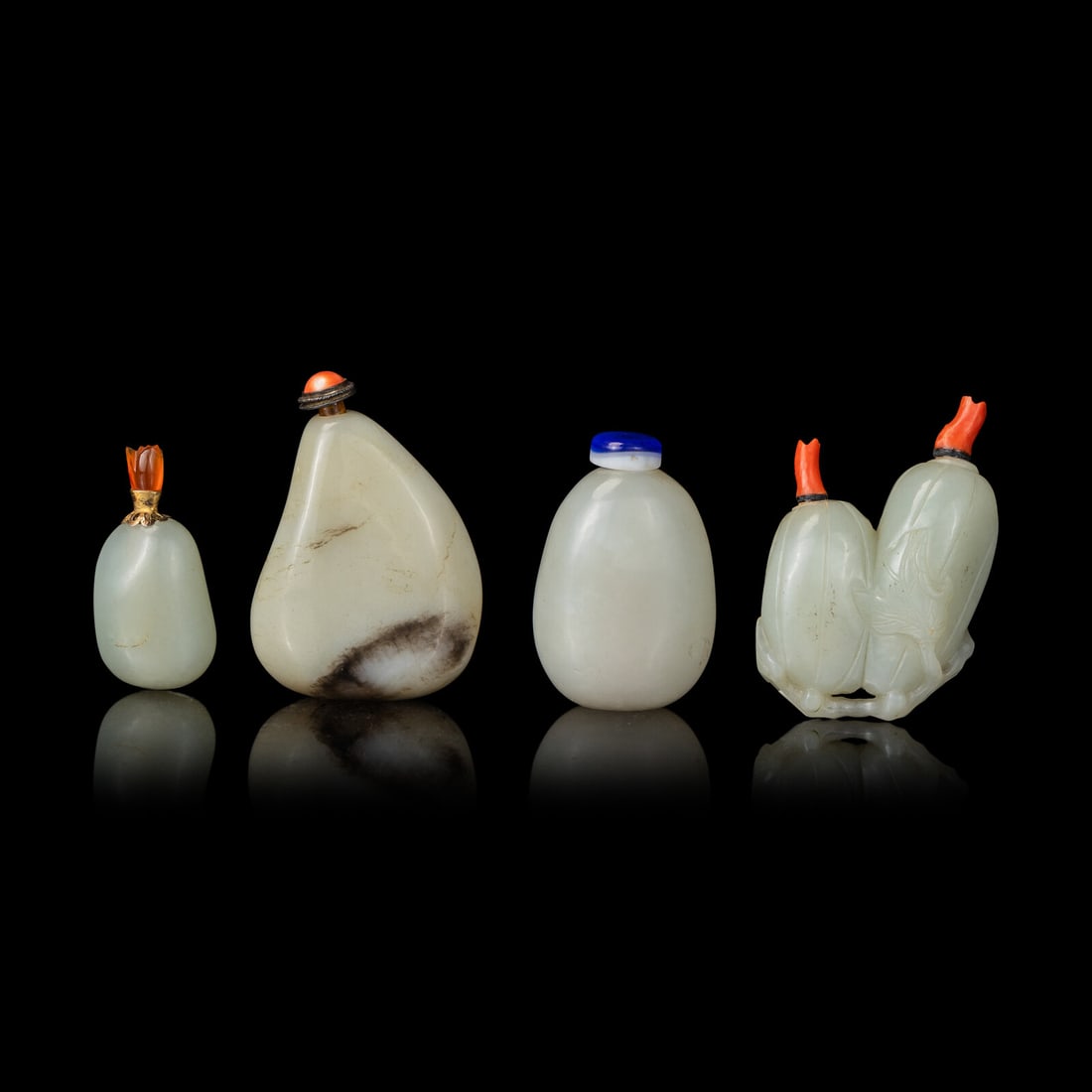 Four Chinese White and Pale Celadon Jade 'Pebble' Snuff Bottles, 19th-Early 20th Century 晚\u0002