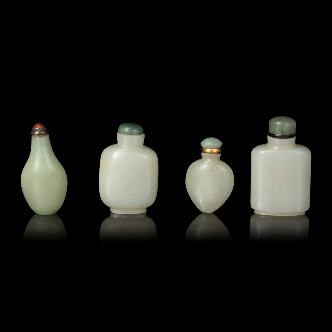 Four Chinese White and Celadon Jade Snuff Bottles, 19th-Early 20th Century 晚清-民