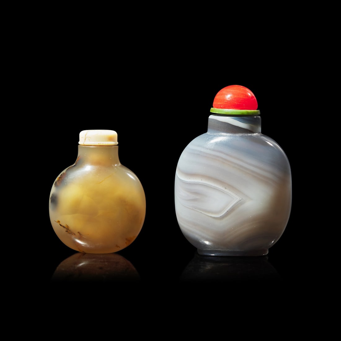 Two Chinese Agate Snuff Bottles 瑪瑙鼻煙壺兩支