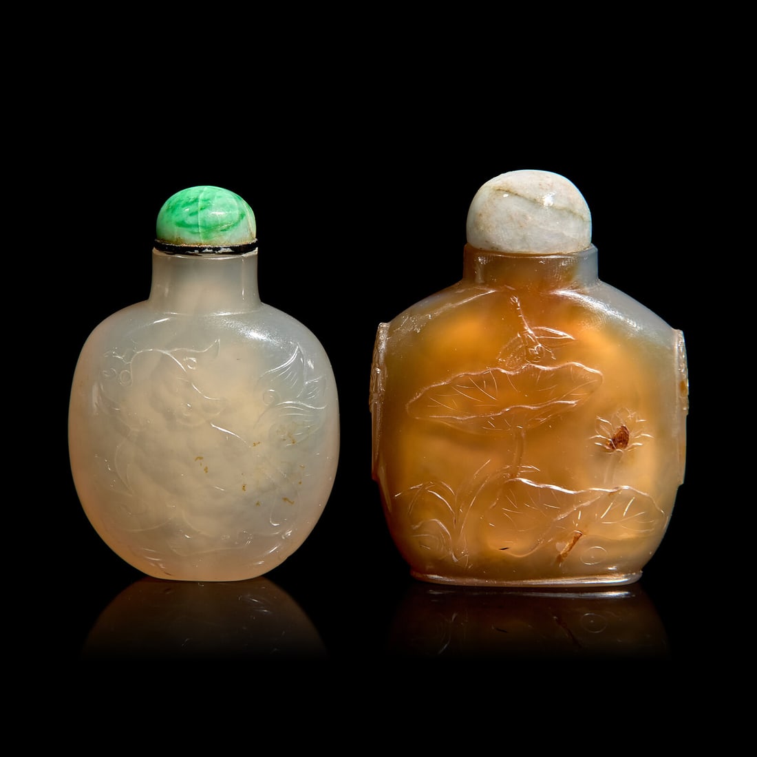 Two Chinese Carved Agate Snuff Bottles 瑪瑙鼻煙壺兩支