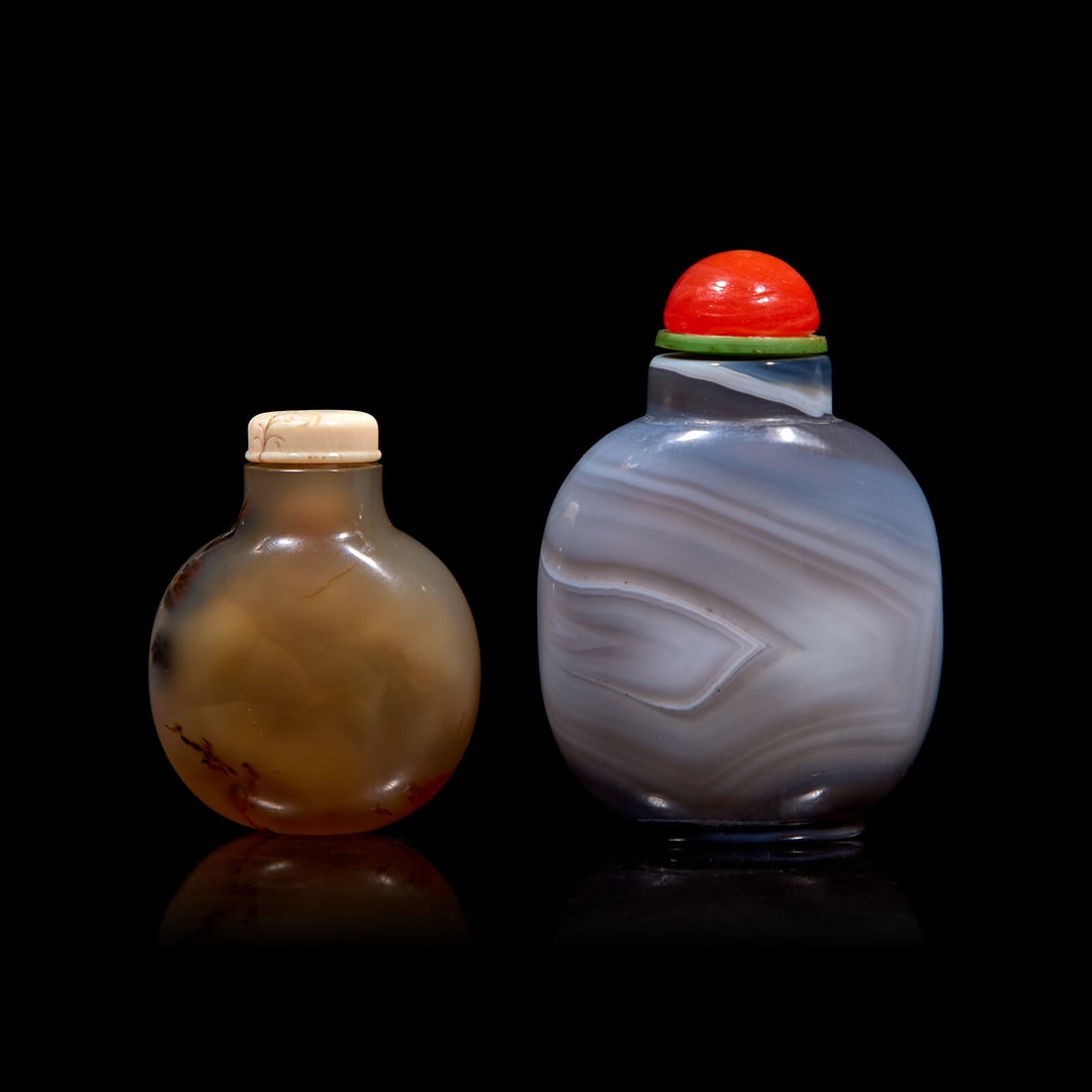 Two Chinese Agate Snuff Bottles, 19th Century 清晚期 瑪瑙鼻Ģ
