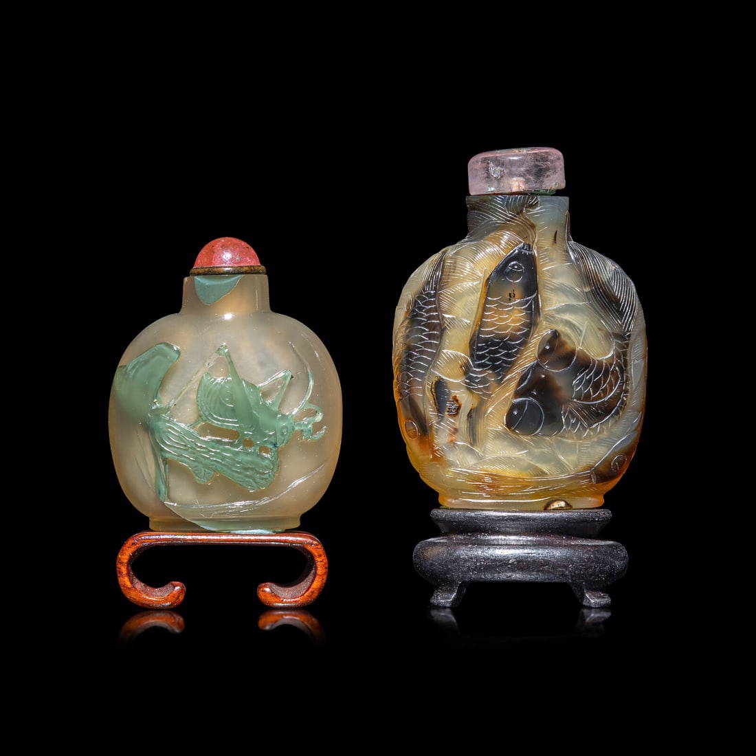 Two Chinese Carved Cameo Agate Snuff Bottles 瑪瑙巧雕鼻烟壺