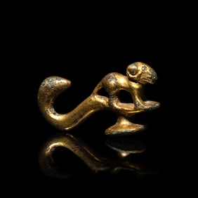 A Chinese Gilt-Bronze 'Ram' Belt Hook, Han Dynasty 漢 銅鎏金羊首