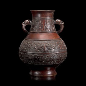 A Patinated Bronze Archaistic Vase, 19th/20th Century 晚清民國 仿Ö