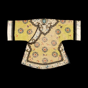 A Chinese Yellow Ground Embroidered Silk Lady's Jacket, 19th Century 清中期 ࿠
