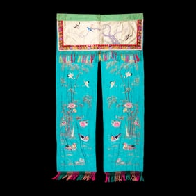 A Large Chinese Embroidered Silk Hanging Panel, Late 19th Century 清晚期 藍&
