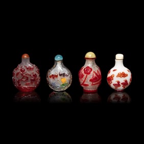 Four Chinese Glass Overlay Snuff Bottles, 19th-20th Century 晚清-民國 ࣯