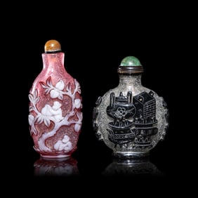 Two Chinese Inlaid Glass Snuff Bottles 套料鼻烟壺兩支