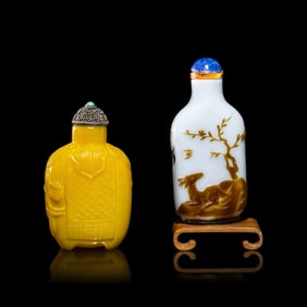 Two Chinese Glass Snuff Bottles, 19th-Early 20th Century 清晚期 “鶴