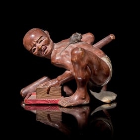 A Small Japanese Carved and Painted Wood 'Ratcatcher' Okimono 日本著物ߌ