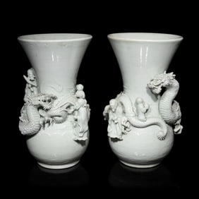A Pair of Japanese Hirado Molded White Glazed Porcelain Vases, Meiji Period 明治時