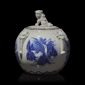 A Japanese Hirado Porcelain Globular Jar and Cover, Meiji Period 日本明治