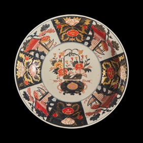 A Very Large Japanese Imari Porcelain Dish, Circa 1700-1750 日本1700-1750 伊ഷ