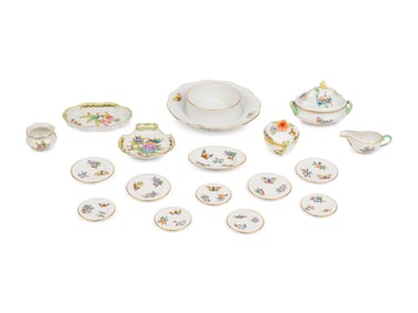 A Collection of Herend Queen Victoria Porcelain Table Articles