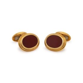 YELLOW GOLD AND CARNELIAN CUFFLINKS