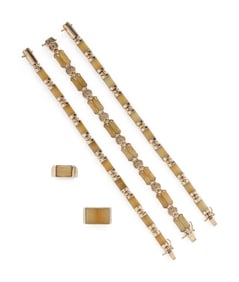 COLLECTION OF JADE AND YELLOW GOLD JEWELRY