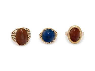 COLLECTION OF YELLOW GOLD AND HARDSTONE RINGS
