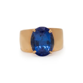 TANZANITE AND YELLOW GOLD RING
