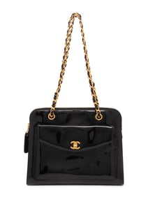 CHANEL, PATENT LEATHER SHOULDER BAG