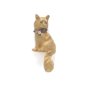 CRAIG DRAKE, YELLOW GOLD, DIAMOND, AND EMERALD CAT BROOCH