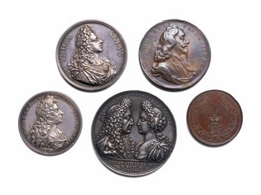 [EXONUMIA] A Group of Five Commemorative Medallions Relating to English Monarchs