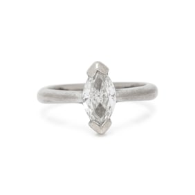 WHITE GOLD AND DIAMOND RING