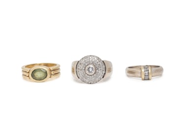 COLLECTION OF GOLD AND GEMSTONE RINGS