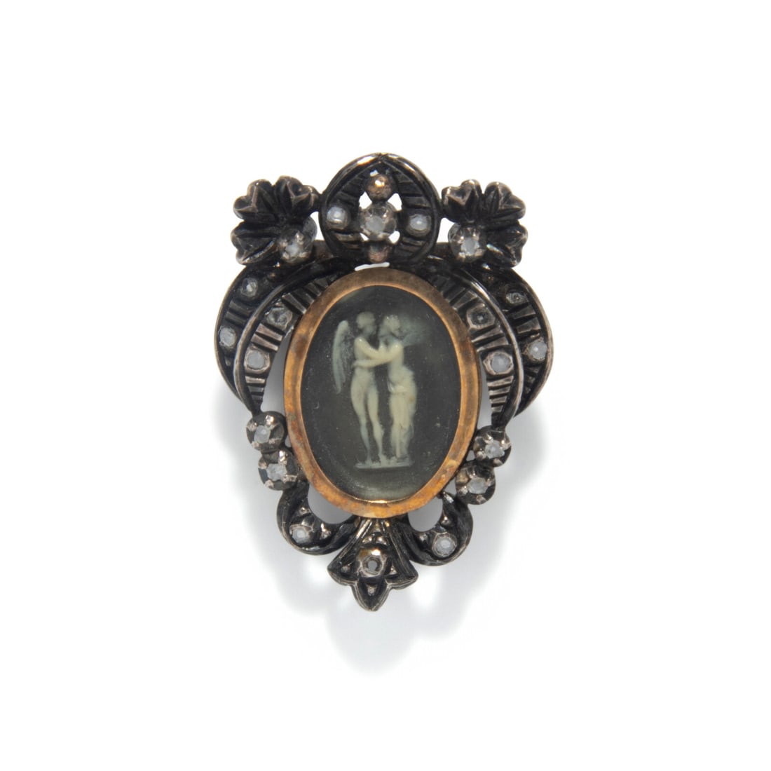ANTIQUE, DIAMOND, SILVER, AND GOLD 'LOVER'S CAMEO' BROOCH: ANTIQUE, DIAMOND, SILVER, AND GOLD 'LOVER'S CAMEO' BROOCH Carved lover's hardstone cameo with polki diamond surround. Silver and yellow gold. 1 1/4 inches x 1 inch. Pin stamp: 19Kt. Gross weight: 4.60