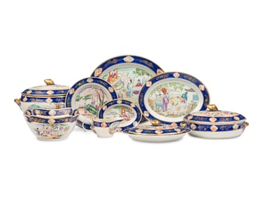 A Chinese Export Porcelain Dinner Service