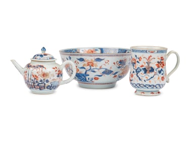 A Group of Three Chinese Export Porcelain Articles