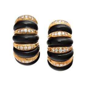 VAN CLEEF & ARPELS, YELLOW GOLD, DIAMOND, AND ONYX EARRINGS