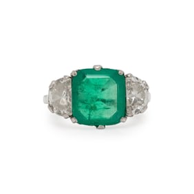 COLOMBIAN EMERALD AND DIAMOND RING