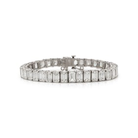 EMERALD CUT DIAMOND LINE BRACELET