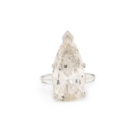 PEAR SHAPED DIAMOND RING