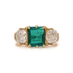 COLOMBIAN EMERALD AND DIAMOND RING
