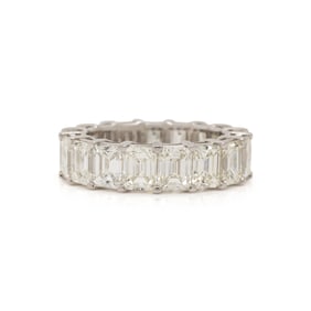 EMERALD CUT DIAMOND ETERNITY BAND