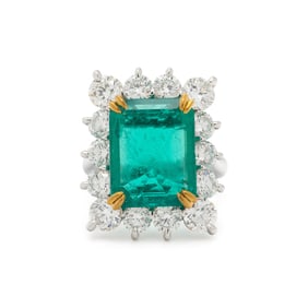 COLOMBIAN EMERALD AND DIAMOND RING