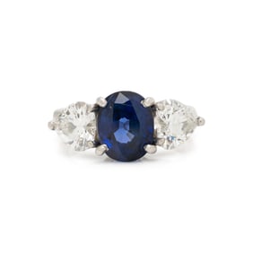 SAPPHIRE AND DIAMOND RING