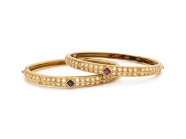 VAN CLEEF & ARPELS, PAIR OF YELLOW GOLD, DIAMOND, RUBY AND SAPPHIRE BANGLE BRACELETS