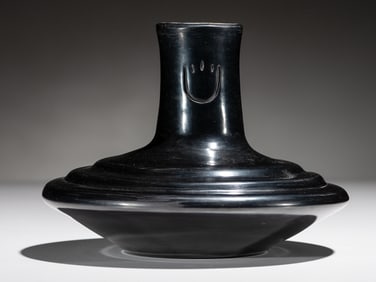 James Ebelacker (Santa Clara, b. 1959) Blackware Pottery Vase, with Bear Paw Impression