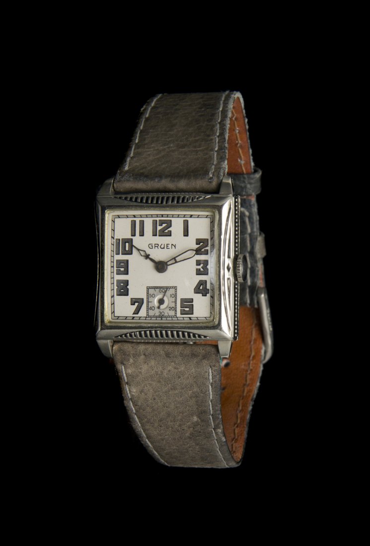 A Vintage White Gold Filled Mechanical Wristwatch, Grue: A Vintage White Gold Filled Mechanical Wristwatch, Gruen, 26.00 x 26.00 mm case diameter, painted white dial, silvered Arabic numerals, skeleton hands, subdial for seconds at 6 o'clock, black enamel a