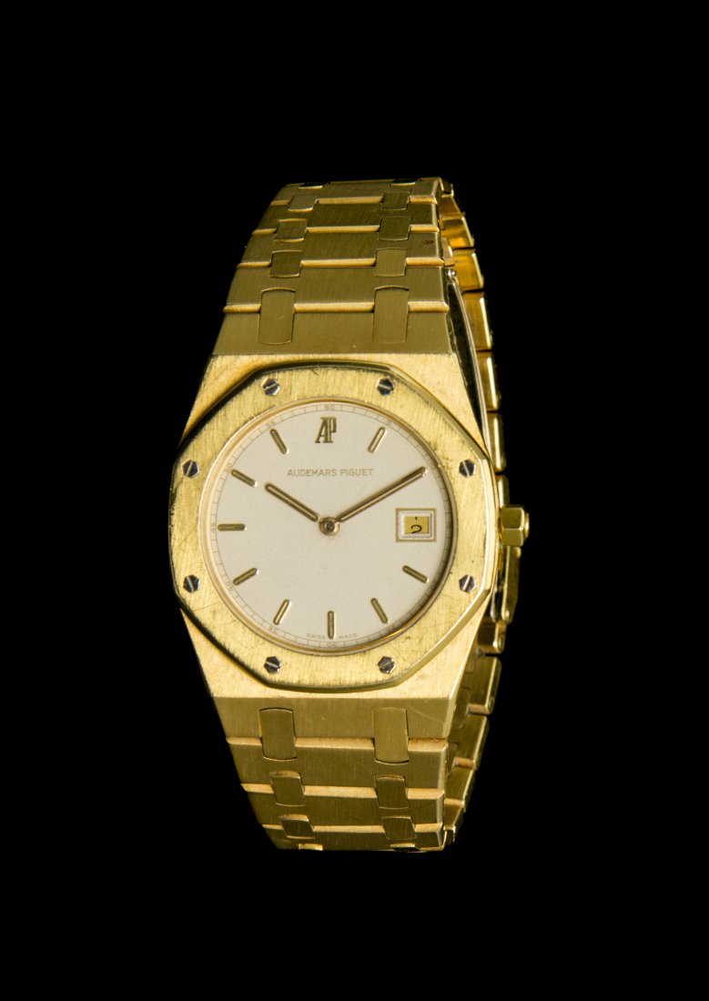 An 18 Karat Yellow Gold Royal Oak Wristwatch, Audemars : An 18 Karat Yellow Gold Royal Oak Wristwatch, Audemars Piguet, No. 225, 42.00 x 33.00 mm case dimensions inclusive of integrated lugs, matte champagne dial signed AUDEMARS PIGUET, applied gold baton n