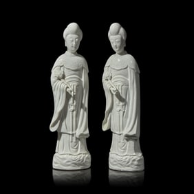 A Pair of Chinese Dehua Porcelain Figures of Meiren, Kangxi Period 清康熙 德