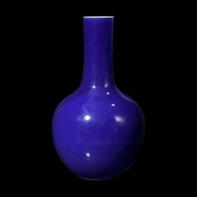 A Large Chinese Blue-Glazed Porcelain Bottle Vase, Tianqiuping, 18th Century 清中&#26399