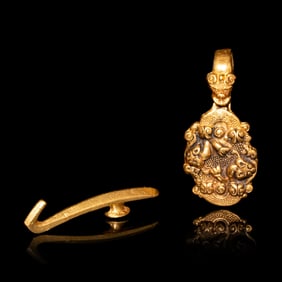 Two Chinese Yellow Gold Belt Hooks, Han Dynasty 春秋-漢 金龍鉤