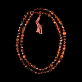 A Chinese Amber Bead Necklace, 20th Century 近代 老琥珀珠&#37832