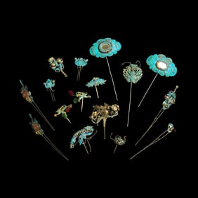 16 Chinese Kingfisher Feather Embellished and Blue Enameled Gilt Metal Hair Pins, 19th Century