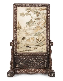 A Chinese Canton Style Embroidered Silk Floor Screen, Late 19th-Early 20th Century 晚清